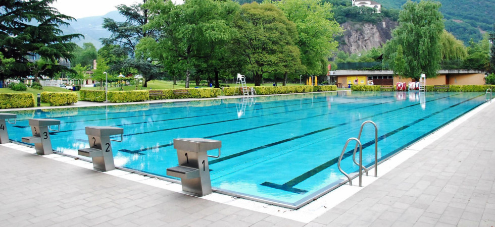 Aumentano le tariffe della piscina, scoppia la bufera sul Lido di Bolzano: "Adeguate al costo della vita"